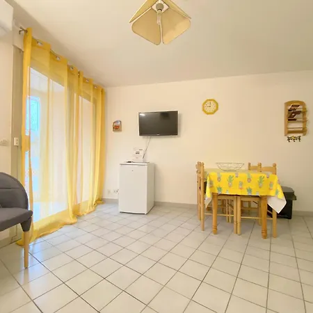 Apartment Sol-y-days Mathilde: Beachfront Garden With Parking Le Grau-du-Roi