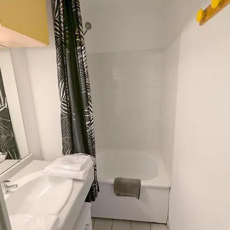 Sol-y-days Mathilde, Agreable En Rez-de-jardin Avec Parking Et Un Acces Direct A La * לה-גרו-דו-רואה