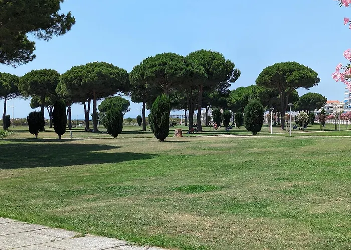 Sol-y-days Mathilde, En Rez-de-jardin Avec Parking Et Un Accès Direct à La *