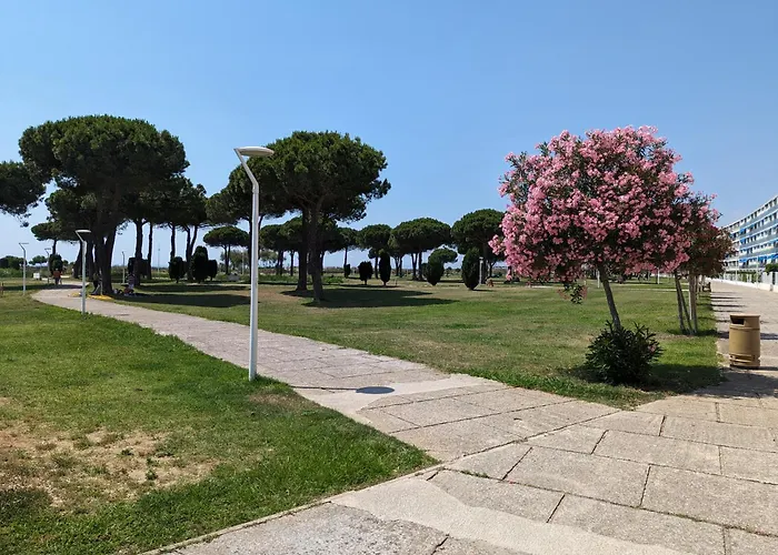 Sol-y-days Mathilde, En Rez-de-jardin Avec Parking Et Un Accès Direct à La *